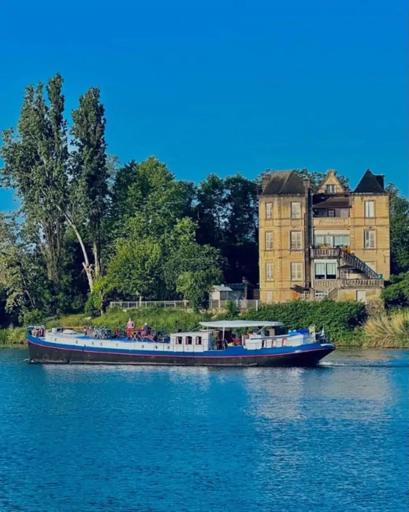 La Vie en Rose sur la rivière