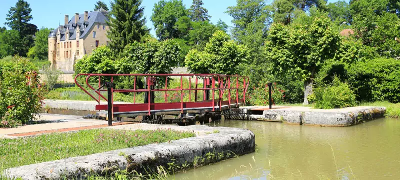 Canal du Nivernais location de bateau Nicols