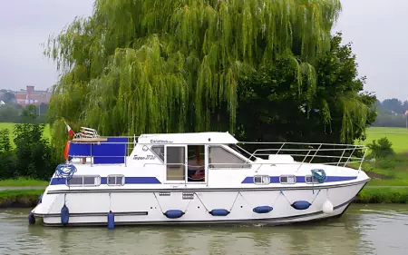 Les Canalous FPP Tarpon 37 Duo Prestige rental boat