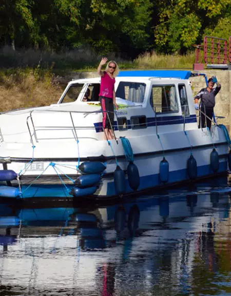 Les Canalous FPP Triton 1050 rental boat