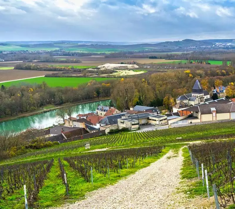 Canal latéral à la Marne